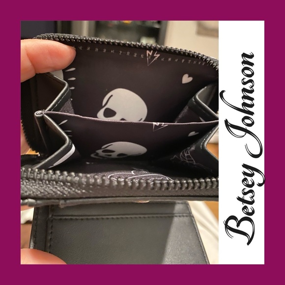 Betsy Johnson Zippered Wristlet Wallet, Black,  Skulls, Crowns & Flora, NEW - Picture 2 of 11